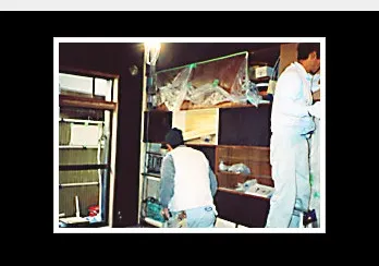 静電圧(電位差)測定器を設置